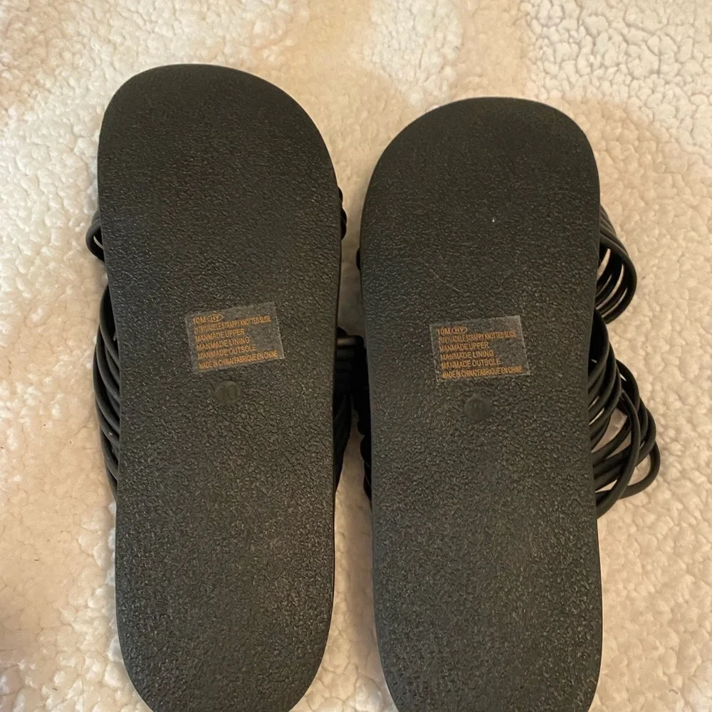 Maurices Black Crisscross Sandals Minimalist Summer Footwear NWOT Size 10M - Picture 5 of 8